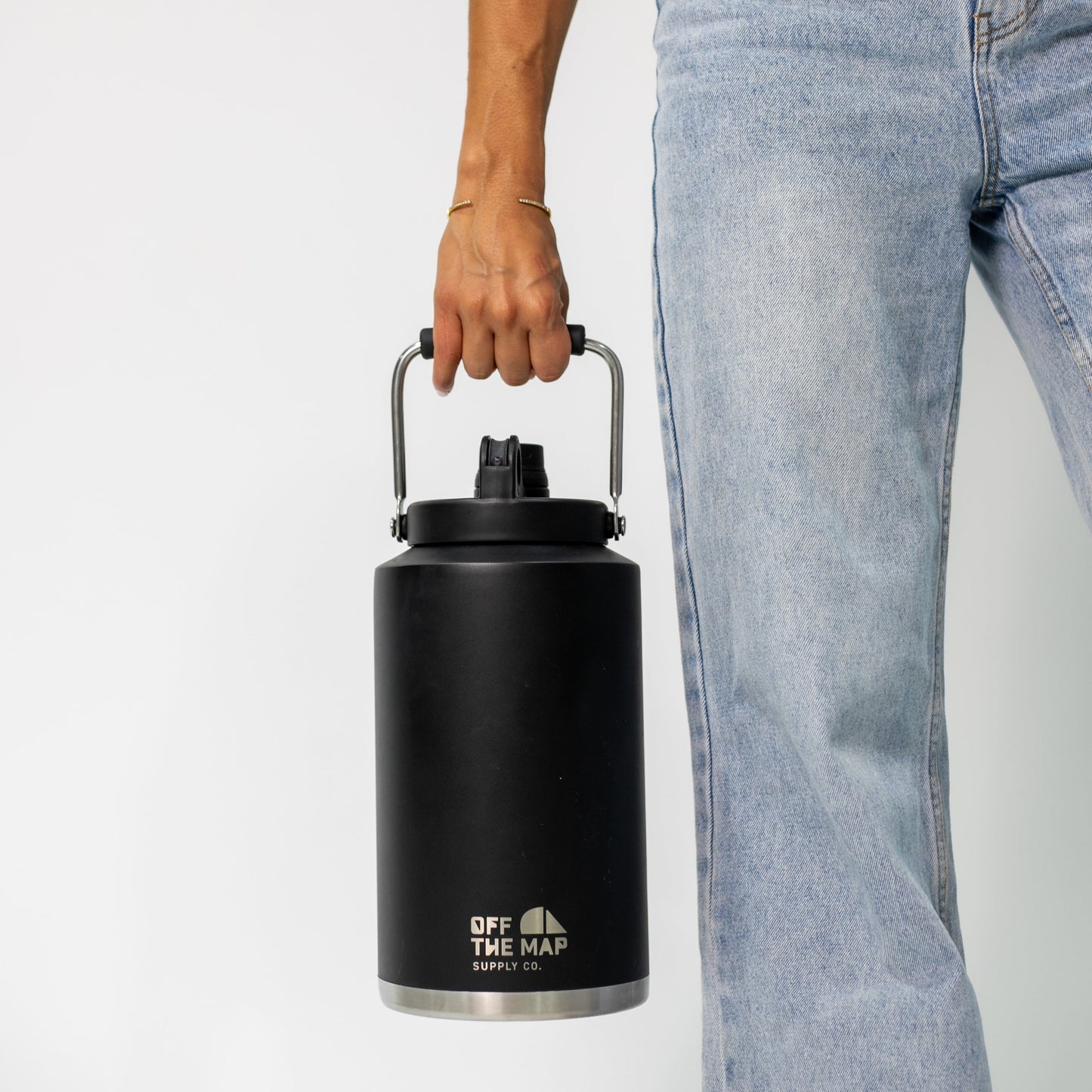 Tough and Rugged 3.5L insulated drinkware with strong handle