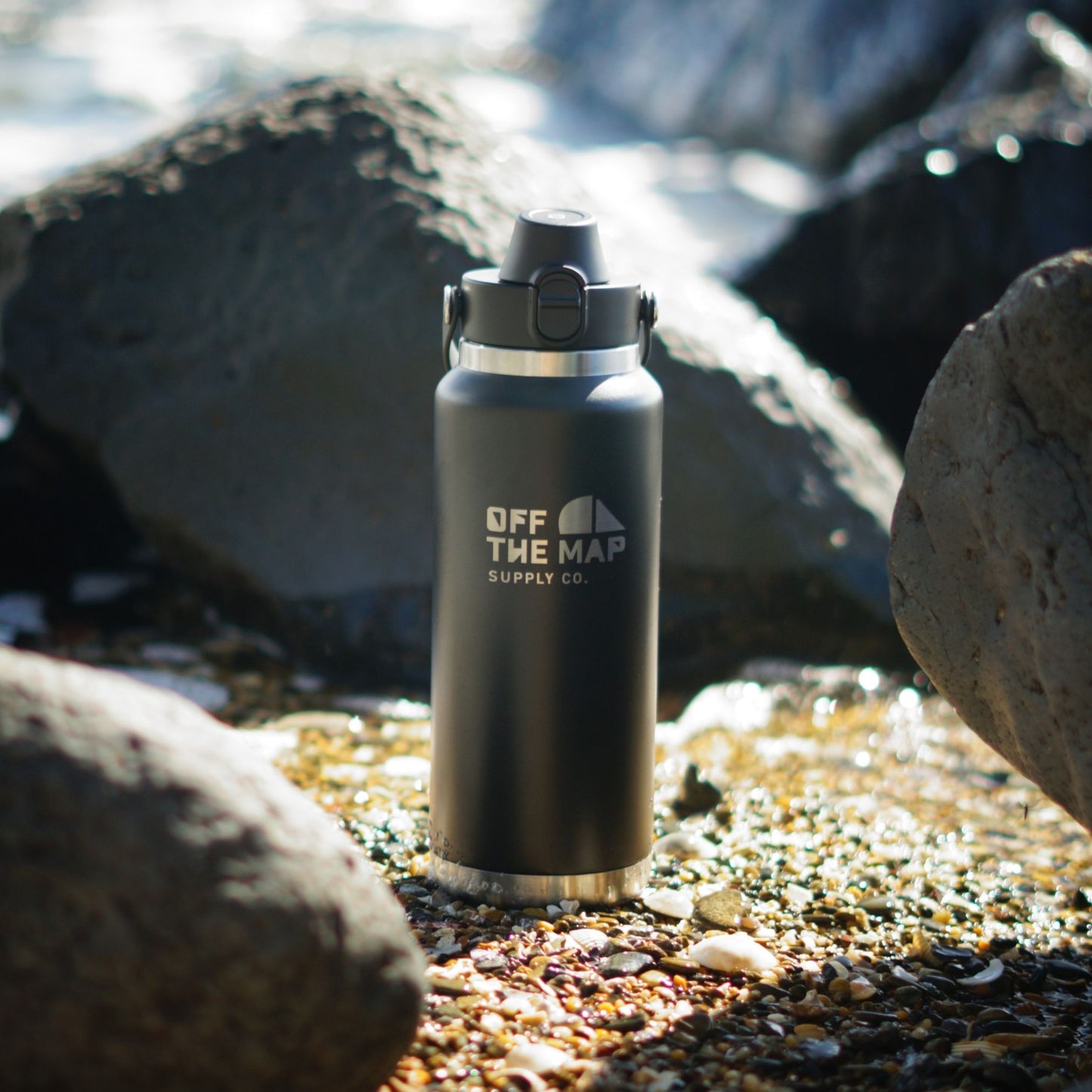 1L insulated drinkware bottle with leak proof lid